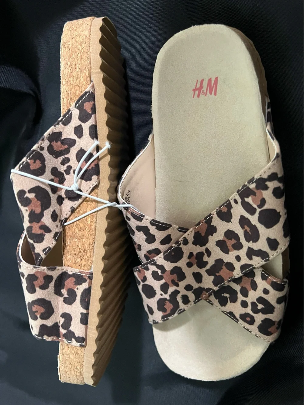 H&M kids Youth Leopard Print Criss-Cross Flat Slide Sandals. Size 2 EU 34. NEW